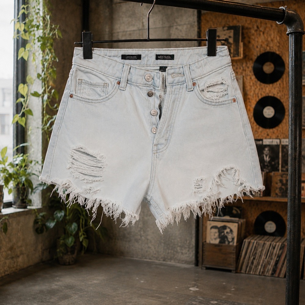 Wild Fable Light Wash‎ Distressed Denim Shorts High Rise Button Fly Size 2
